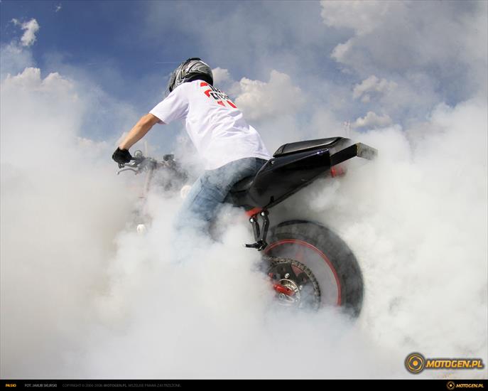 MotorY - 1280x1024_pasio_burnout_stunt_extrememoto_wallpaper_motogen.pl.jpg