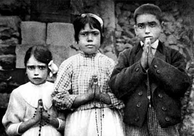 Stare fotografie z Fatimy - fatima_children_with_rosaries.jpg