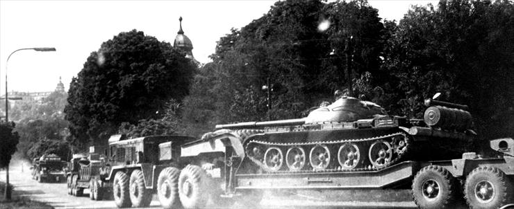 T-62 - Soviet_MAZ-537_trucks_transporting_tanks T-62.JPEG