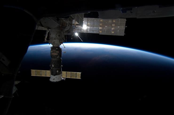 Space Station - 394976.jpg