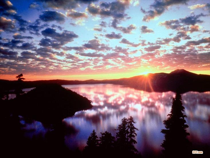 Zachod slonca - Sunrise on Wizard Island, Crater Lake National P.jpg