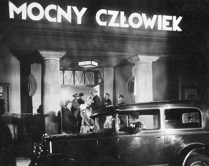 MOCNY CZŁOWIEK 1929 - Teatr Ateneum.jpg