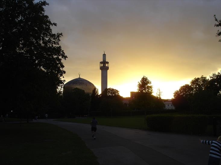 Architecture - Regents Park Mosque in London - England sunset.jpg