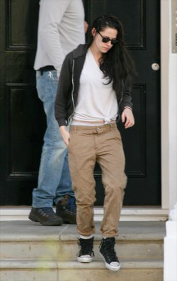 Kristen Stewart - kristen-stewart-london-11182011-03.jpg
