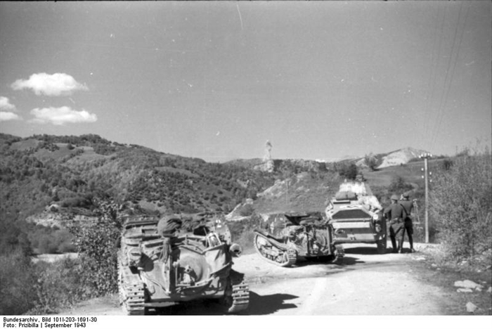 Czołgi i i Altyleria - Albania, Italian tank.jpg
