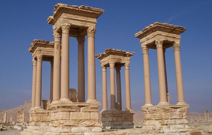 Palmyra - obrazy - 1280px-Tetrapylon_Palmyra.jpg