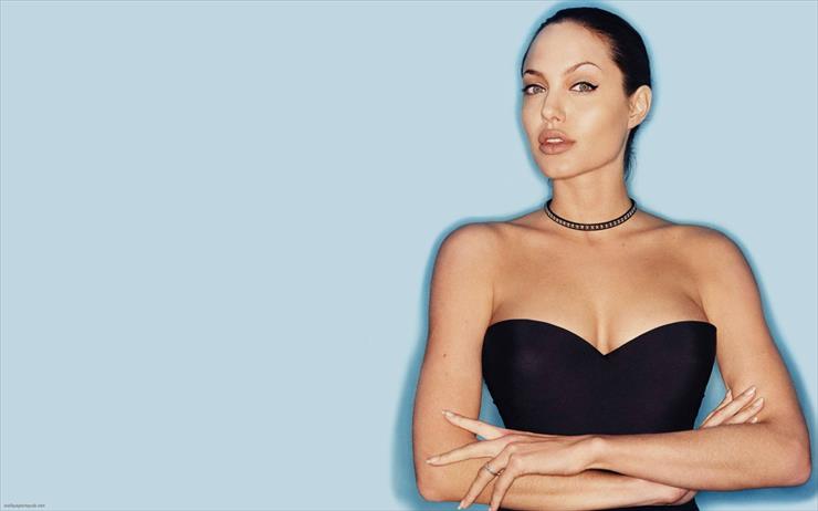 Angelina Jolie - Angelina Jolie 89.jpg