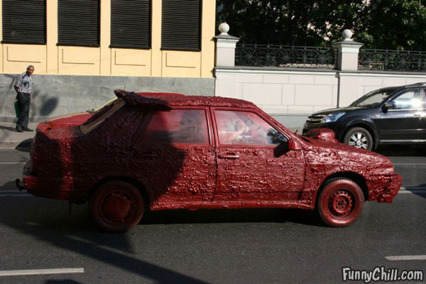 samochody - car-covered-with-lipstick.jpg
