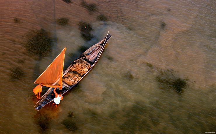 Tapety - Rybak na rzece, Sylhet Bangladesz.jpg