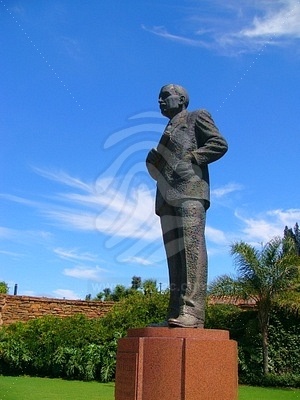 RPA - statue-of-jmb-hertzog-near-union-building-pretoria.jpg