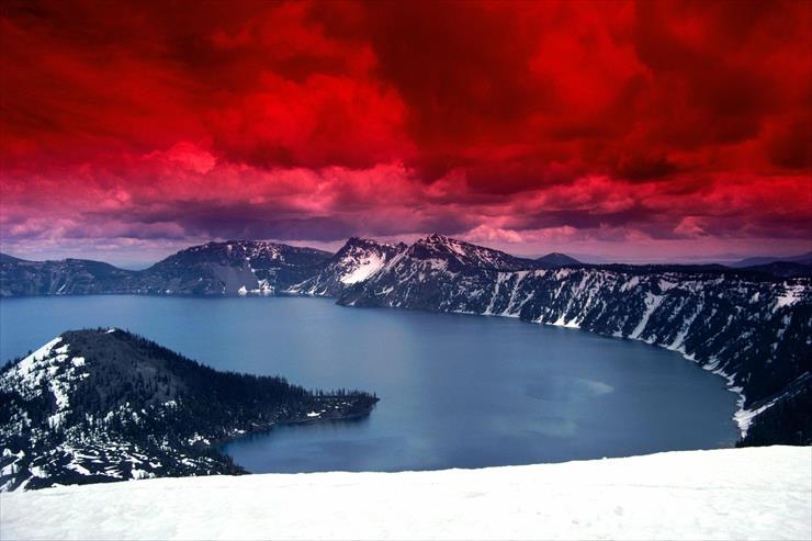 1440x900 TAPETY PONAD 1500 - Scarlet Skies, Crater Lake, Oregon.jpg