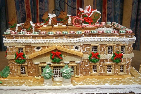 Domki z Piernika - Santa-Visits-a-Gingerbread-Mansion.jpg