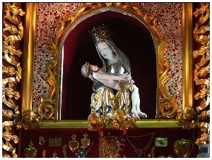 Wizerunki Matki Boskiej - Pieta MB Bolesnej w Oborach.
